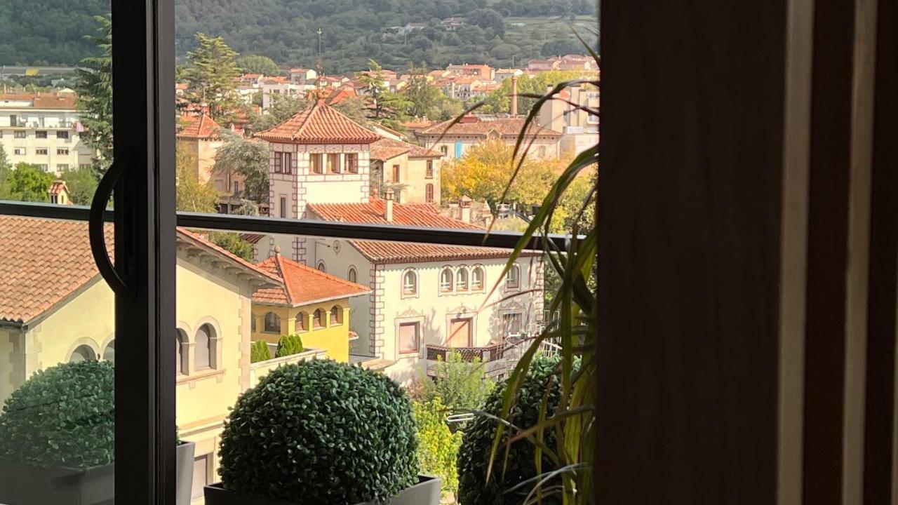Atico De Diseno Con Terraza En El Centro De Olot 아파트 외부 사진